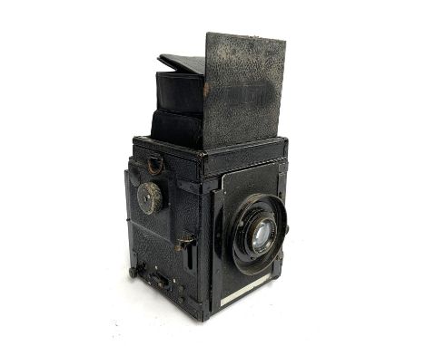 A Mentor Meyer camera serial no 39692, marked A. O. Roth, 85 Ringstead Road, Catford, London, with a Carl Zeiss Jena Tessar f