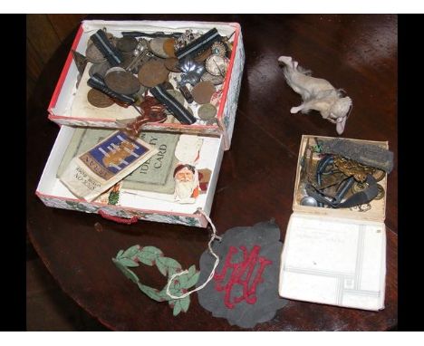 Various collectables, including coinage, badges, etc. 