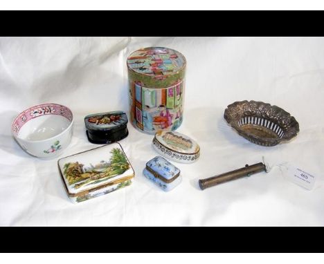 Various collectables, including pill boxes, oriental jar and cover 