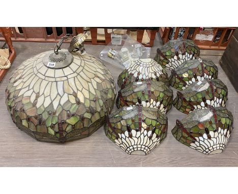 TIFFANY STYLE LAMP SHADE WITH WALL POCKETS (7 IN TOTAL) - WITH FITTINGS