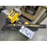 DeWalt pneumatic clipped head framing nailer