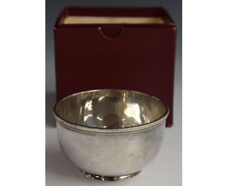 Hunt &amp; Roskell late Storr &amp; Mortimer George V Britannia standard hallmarked silver bowl, London 1930, diameter 8.5cm,
