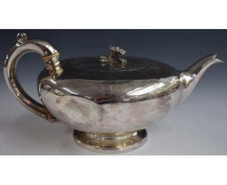 William IV hallmarked silver teapot of plain squat form, London 1830, maker&nbsp;James Charles Edington, length 25cm, weight 