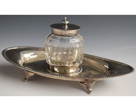 Edward VII hallmarked silver standish or inkwell with cut glass, silver lidded inkwell to the centre of the oval tray, raised