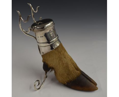 George V hallmarked silver mounted deer slot inkwell and pen stand, London 1914, maker&nbsp;Henry Williamson Ltd, height 15.5