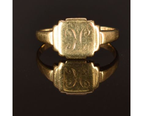 A 9ct gold signet ring, size K, 2g&nbsp;