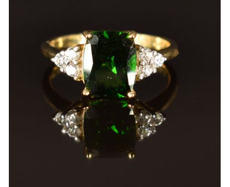 A 9k gold ring set with diopside and zircon, size M, 3g&nbsp;&nbsp;