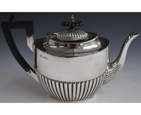 Walker &amp; Hall Edward VII hallmarked silver teapot with reeded lower body, Sheffield 1901, length 27cm, weight 651g all in