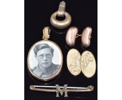 A 9ct gold locket, Birmingham 1915, two 9ct gold cufflinks (5.6g) and a 9ct gold M brooch set with seed pearls&nbsp;