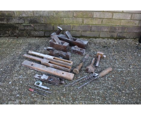 Hand tools, to include planes, spirit levels, chisels etc. (qty)