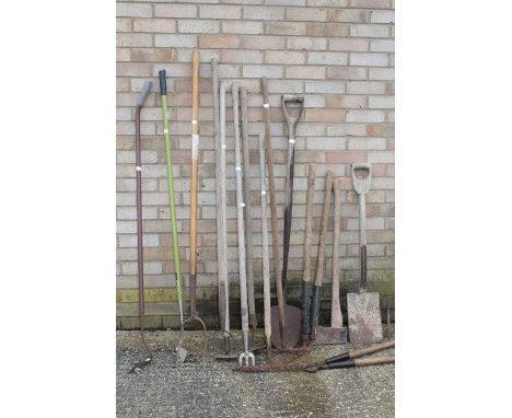 Collection of garden tools, to include rakes, lump hammers, axe, spades, pitchforks, hoes etc. (qty)