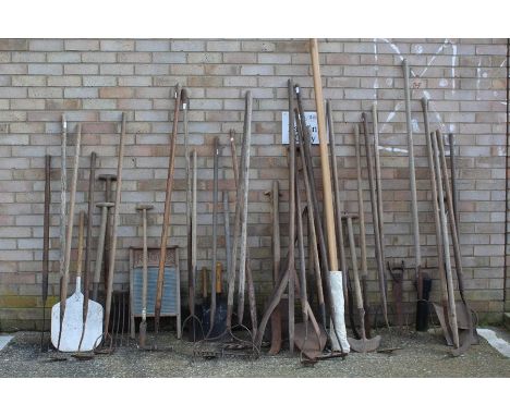 Collection of garden tools, to include hay, pitch and other forks, hoes, spades, washboard etc. (qty)