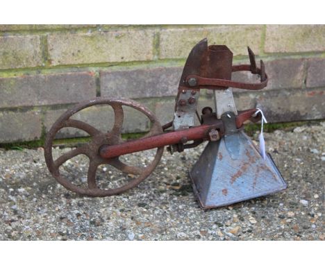 Seed drill with hopper and ratchet mechanism