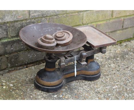 Set of balance scales, with pans and six weights (qty)