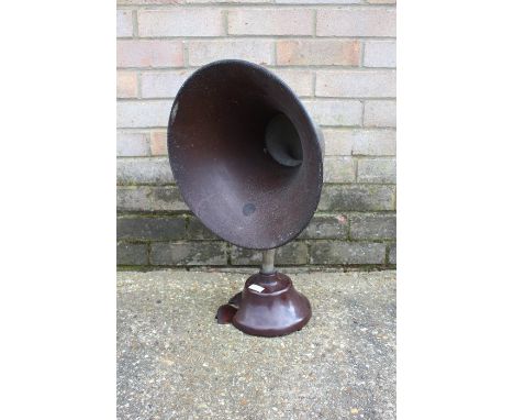 BTH British Thompson Houston swan neck speaker horn, circa 1920, with Bakelite base and aluminium neck, 59cm tall, AF, 57cm t