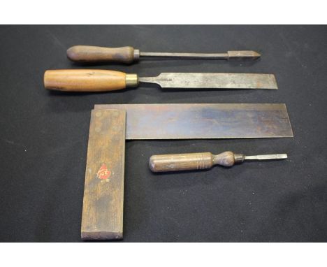 Hand tools to include Togo set square, chisels, screwdrivers etc. (qty)