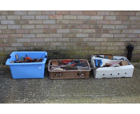 Collection of hand tools, to include hammers, saws, screwdrivers etc. (qty)