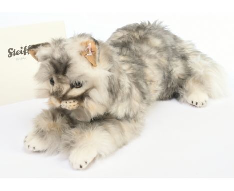 Steiff Lizzy Maine Coon Cat, white tag 038662, LE 3000, soft woven fur, chest tag, Good to Good Plus, with certificate, 14"/3