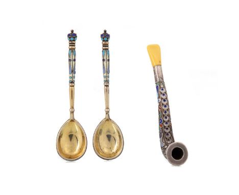 RUSSIAN SILVER AND CLOISONNE ENAMEL CIGARETTE HOLDER LATE 19TH/EARLY 20TH CENTURY 84 zolotnik, with amber mouthpiece, along w