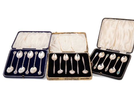 SET OF GEORGE V SILVER TEASPOONS WILLIAM HAIR HASELER, BIRMINGHAM 1913 with enamelled floral motifs to terminals, along with 