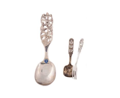 NORWEIGIAN SILVER SERVING SPOON R. ELVESAERTER, SECOND HALF OF THE 20TH CENTURY 830 standard, with pierced scrolling foliate 