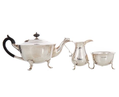 GEORGE V SILVER THREE PIECE BACHELOR'S TEA SERVICE JAMES DIXON &amp; SONS, SHEFFIELD 1926 comprising teapot, sugar bowl and c