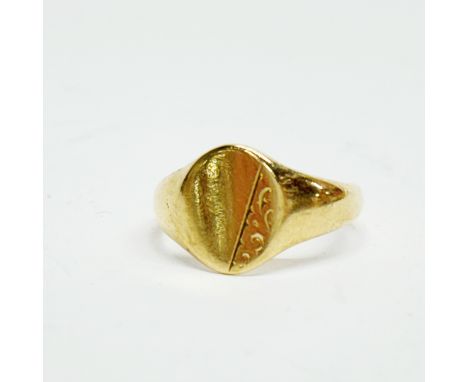 A 9ct gold signet ring.