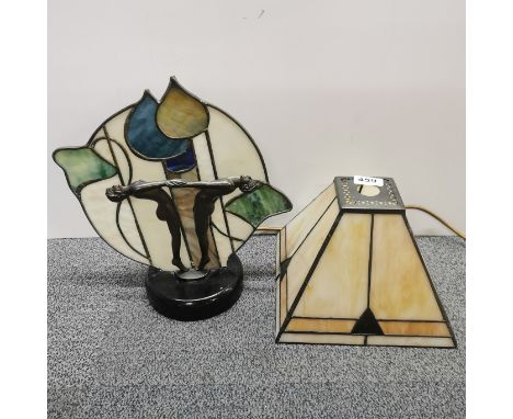 A Tiffany style lamp shade and table lamp, H. 27cm.