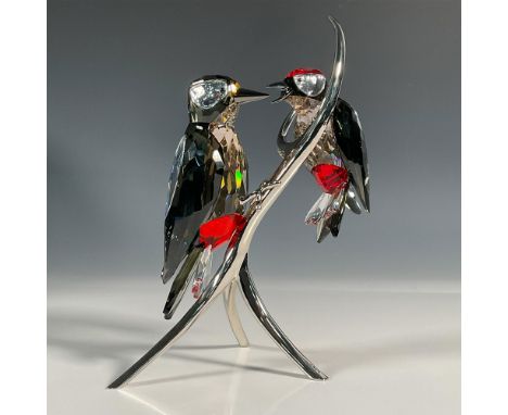 Beautiful set of woodpeckers that were part of the Silver Lake collection. This figure captures thee mother feeding her young