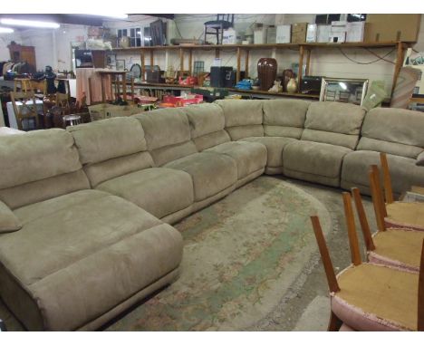 HUGE 7 PIECE CORNER SUITE BOTH ENDS ARE MANUAL RECLINERS