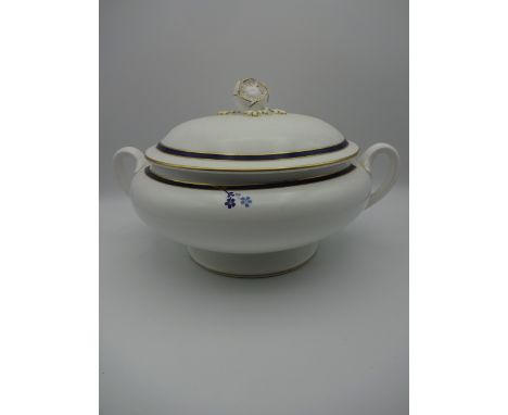 ROYAL WORCESTER DINNER SERVICE AROUND 30 PIECES SIGNATURE PATTERN