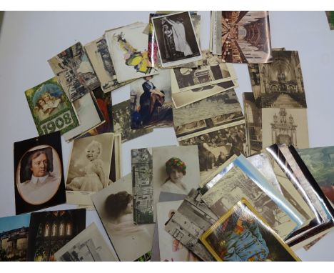 SELECTION OF MOSTLY VINTAGE POSTCARDS