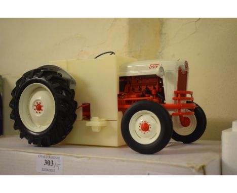 Four Franklin Mint model tractors, Case SC Farm Tractor, Farmall Model A Farm Tractor, 1927 Fordson Farm Tractor and 1953 For