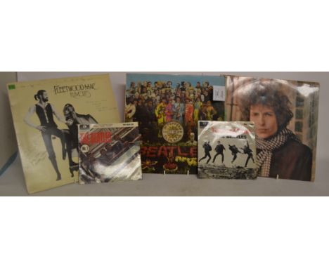 Assorted vinyl LPs, including The Beatles Sergeant Peppers Lonely Hearts Club Band and Let it Be, Bob Dylan Blonde on Blonde 