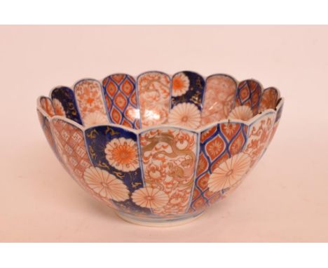 A Chinese porcelain vase, with underglaze blue decoration, 22 cm high, a pair of similar vases, 21.5 cm high, a Royal Worcest