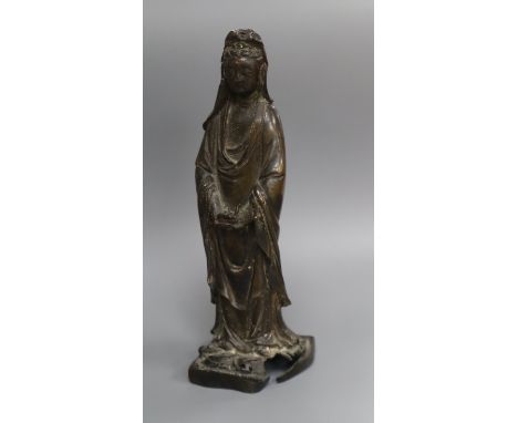 A Chinese bronze figure of Guanyin, 17th / 18th century