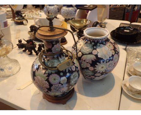 Chinese ceramic lamp base and matching vase H: 50 cm