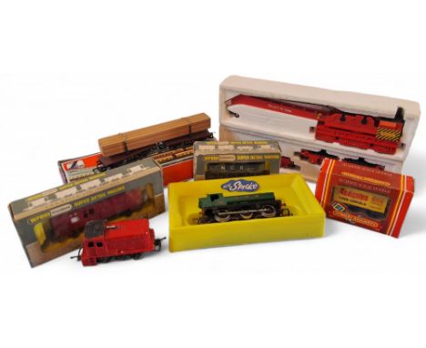 Hornby R51S G.W.R 0-6-0 tank locomotive with smoke;&nbsp;Triang R353 OO Gauge Transcontinental Yard Switcher TR 20071 Red;&nb