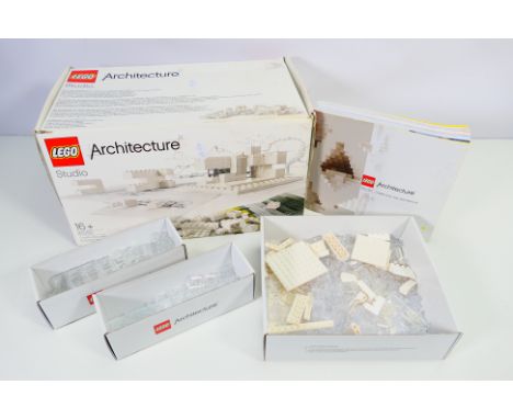 LEGO - boxed retired Lego Architecture Studio set #21050. The box contains instruction book, 3 inner cardboard trays, 2 brand