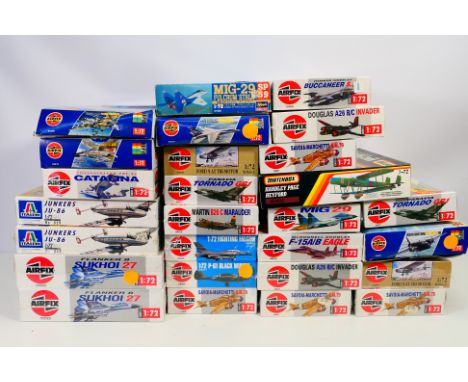 Airfix - Italeri - Tamiya - A boxed group of over 20 mainly Airfix and predominately plastic model aircraft kits in 1:72 scal