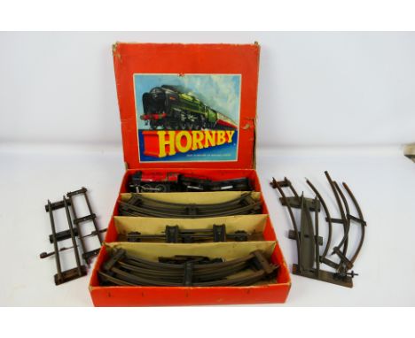 Hornby - A boxed O gauge Hornby clockwork Passenger Train Set 21. The Clockwork set contains a 0-4-0 locomotive Op.No 6161 wi