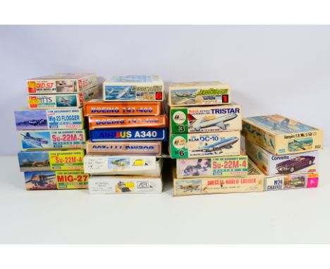 Dragon - William Bros - AER - Frog - Others - A boxed collection of plastic model kits in various scales. Lot includes Dragon