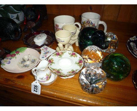 VARIOUS GLASS AND CERAMIC ORNAMENTS, MUGS, etc
