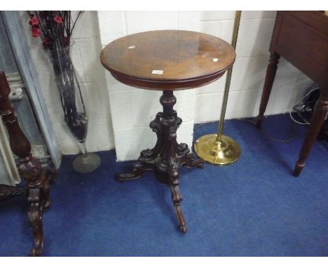 A VICTORIAN WALNUT CIRCULAR TRIPOD TABLE