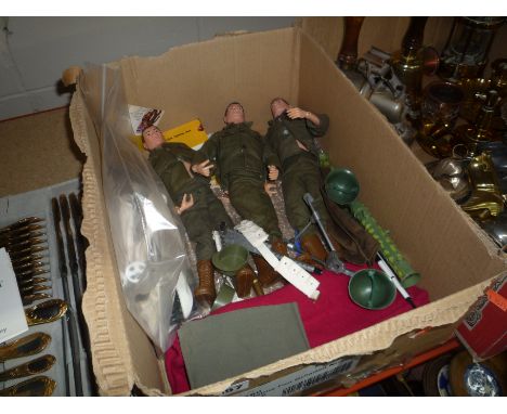 A QUANTITY OF UNBOXED AND ASSORTED ACTION MAN ITEMS, including early figures, accessories and literature, including some ski 