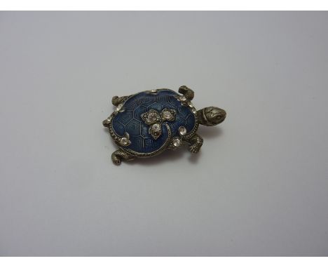 AN ENAMEL BROOCH, of a turtle