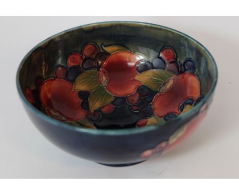 Moorcroft bowl decorated in the Pomegranate design, diameter 13cm