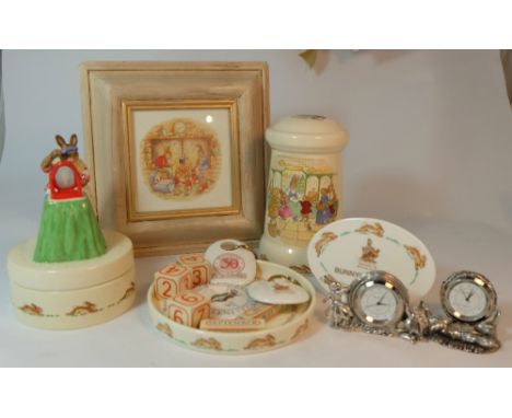 A collection of Royal Doulton Bunnykins items to include plate collectors extravaganza dorking halls 2001, alldressed up figu