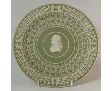 Rare Wedgwood tri-colour plate decorated with portrait of Josia Wedgwood, diameter 23cm