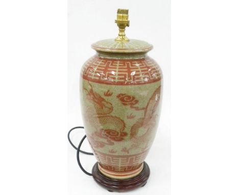 A CHINESE STYLE EARTHENWARE TABLE LAMP, 36CM H AND TWO HUNTING PRINTS 
